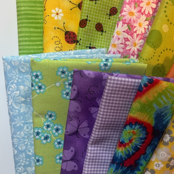 NWOT-Twelve Flat Quarters Fabric Bundle - Multicolor - Picture 4 of 5